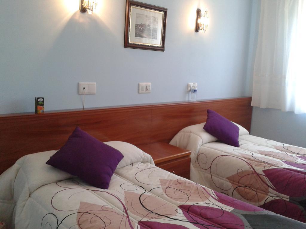 Hostal Campus Burgo Exterior foto